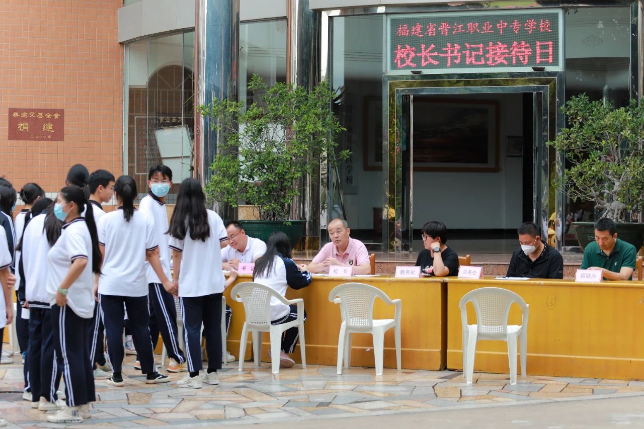 <a href=http://www.cdcljzmb.cn/school-385/ target=_blank class=infotextkey>�x���I(y��)�Ќ��W(xu��)У</a>һ�������[������֪���Ķ����@��