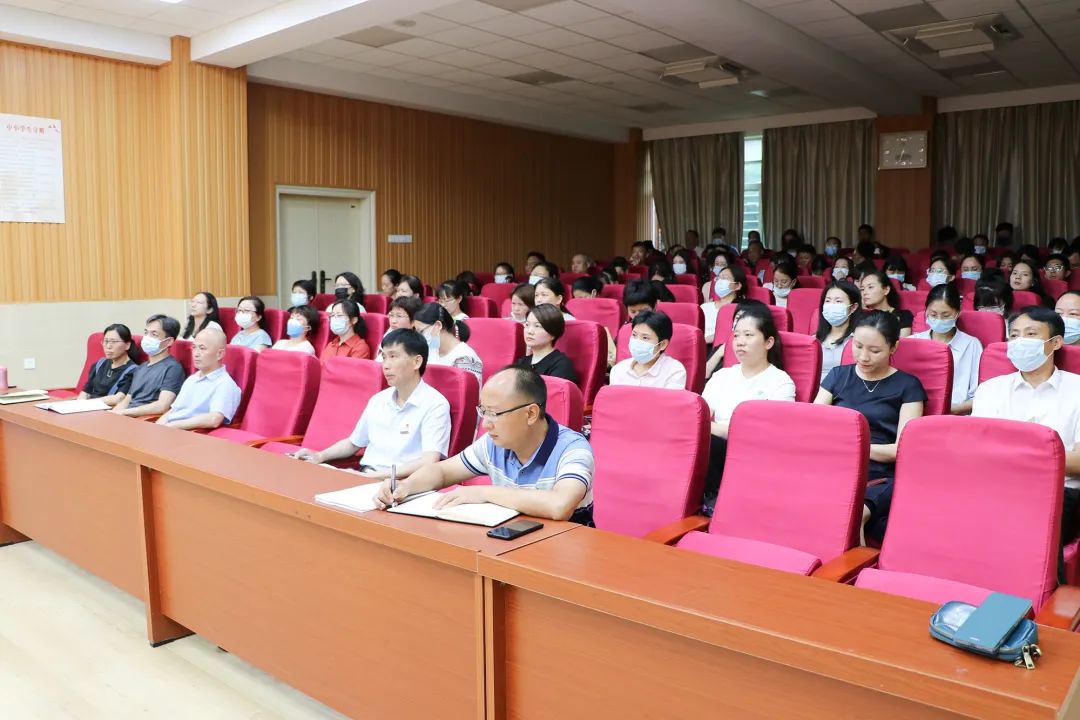 �۽�˼�����I(y��)���B(y��ng)������(sh��)�����˳��ġ���<a href=http://www.cdcljzmb.cn/school-3208/ target=_blank class=infotextkey>Ȫ������������W(xu��)У</a>˼���̎���Ӗ(x��n)����