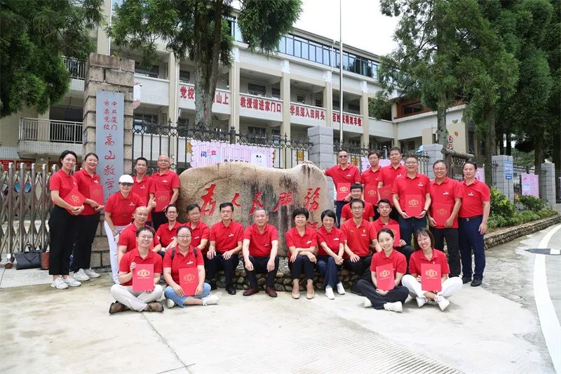 �B�TӢ�ŌW(xu��)У���h�����I(l��ng) | ��ӛʹ�� �ƵZ�^�M(j��n) ׷��׿Խ