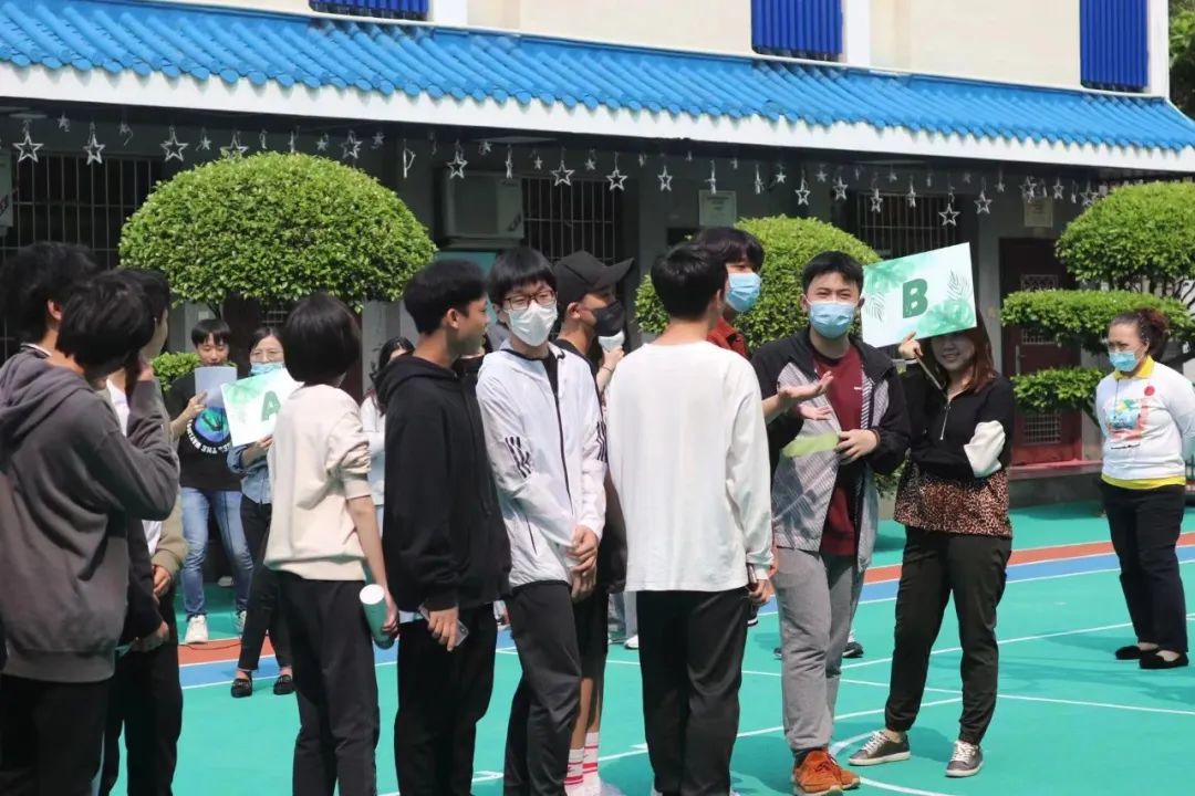 �B�TẏB���H�W(xu��)У��The MXIS students celebrated an early Earth Day